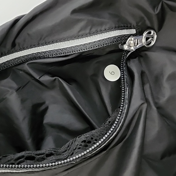 Lululemon Run Wild Zip Up Jacket Black Lightweight Mesh Panels Back Size 6 - Picture 14 of 16